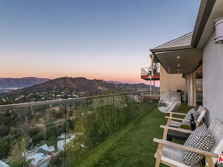 7177 Pacific View Dr — Photo 27