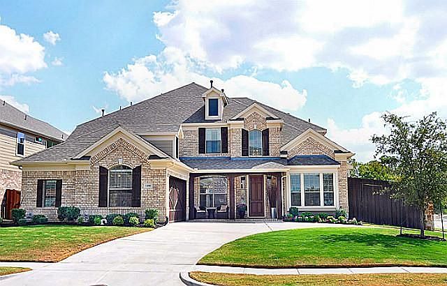 External View (corner oversized lot)