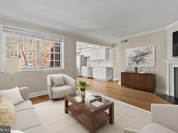 2nd image of 2103 N Taft St APT 113