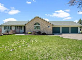 23 E Timberline Dr, Blue Grass, IA 52726