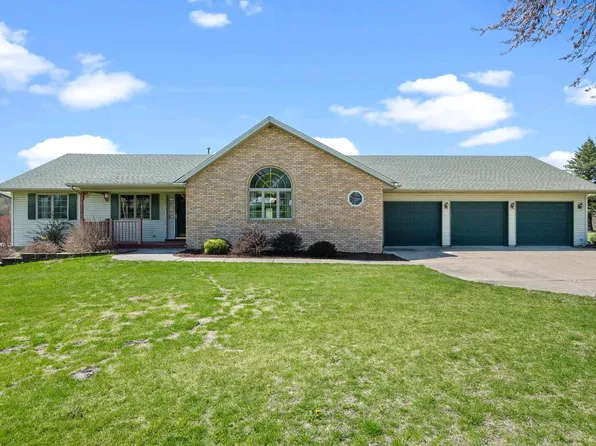 23 E Timberline Dr, Blue Grass, IA 52726