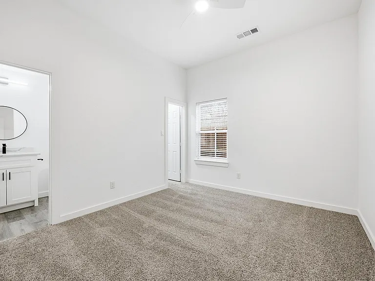 3305 Mineola St #B — Photo 7