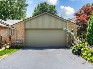 709 Arbor Ct #2, Bloomfield Hills, MI 48304