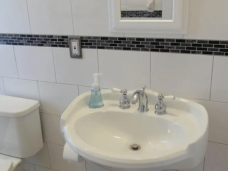 324 Moffett Ct N — Photo 20