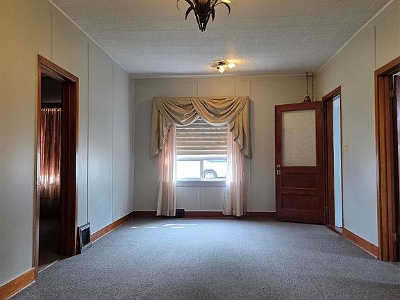 5th image of 212 6th Avenue NE