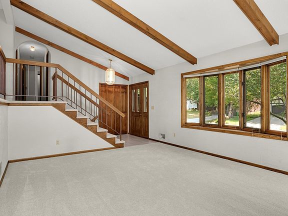 3rd image of 4695 Kent St