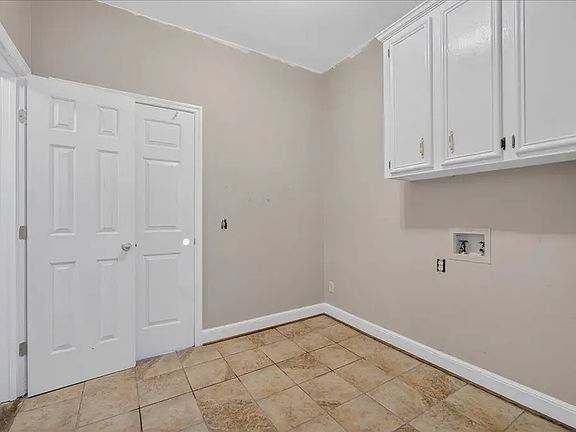 5th image of 1032 Lynch Rd