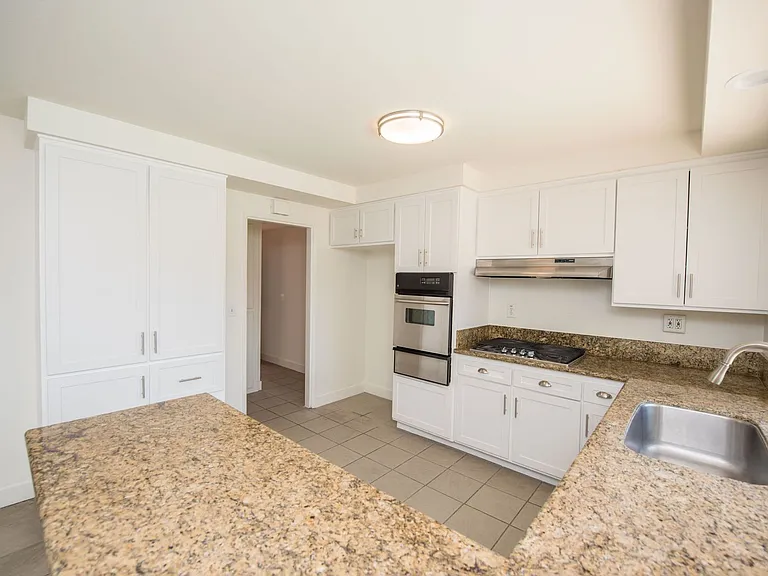 3069 Hayes Ave — Photo 5