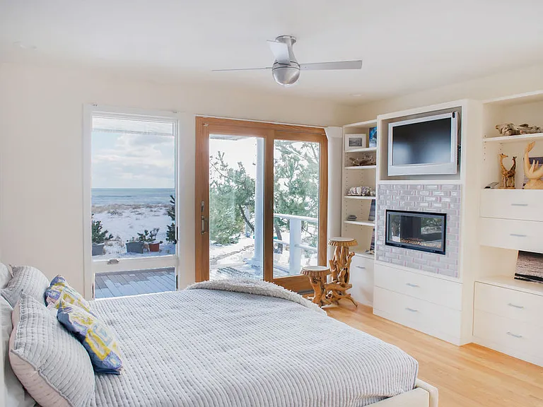 333 Dune Rd — Photo 21
