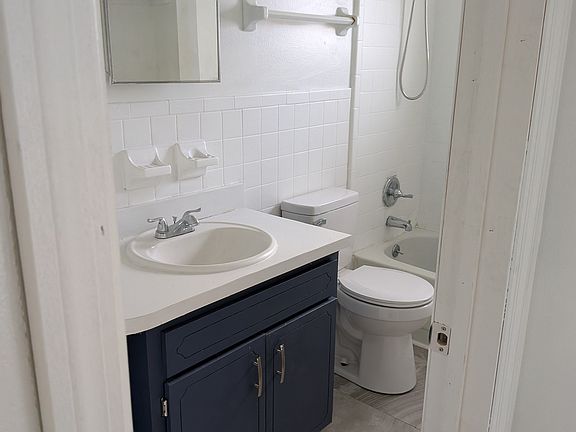 5th image of 1902 Park Manor Dr #1902