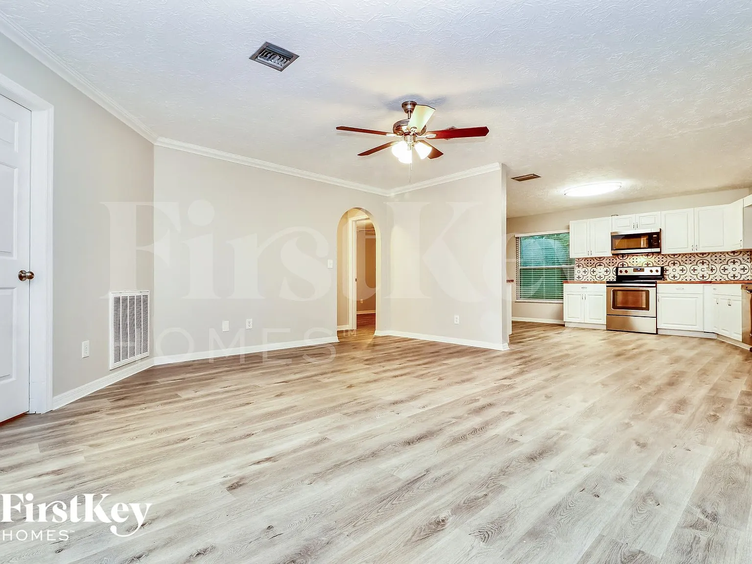 4 bed, 2.0 bath, 2124 sqft, $2,510 — Photo 2