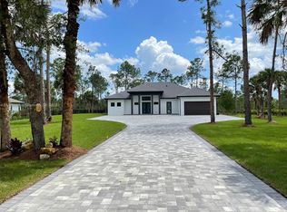 944 12th Ave NE, Naples, FL 34120