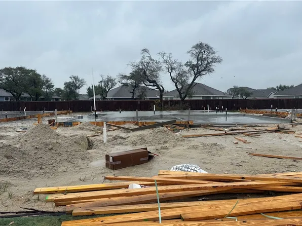 149 Grenada Dr, Rockport, TX 78382