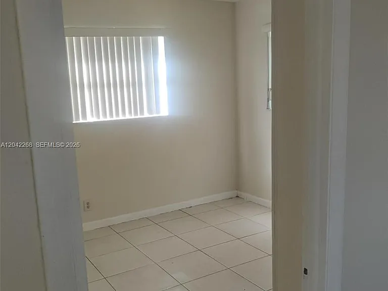 844 SW 10th St #3 — Photo 8