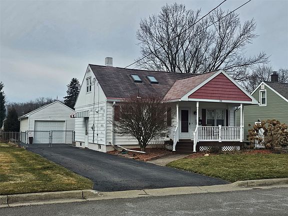2nd image of 321 1st Ave