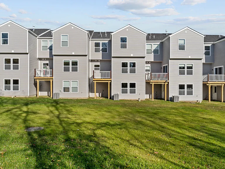 705 Ravenshire Ct — Photo 32