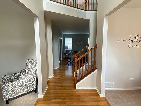 2nd image of 819 N Edgewater Ln