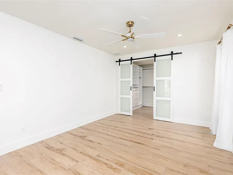 10350 Paradise Blvd — Photo 17