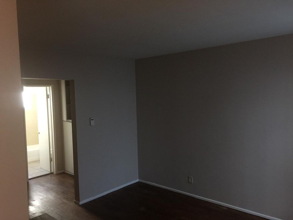 2nd image of 1028 Redondo Ave APT 3