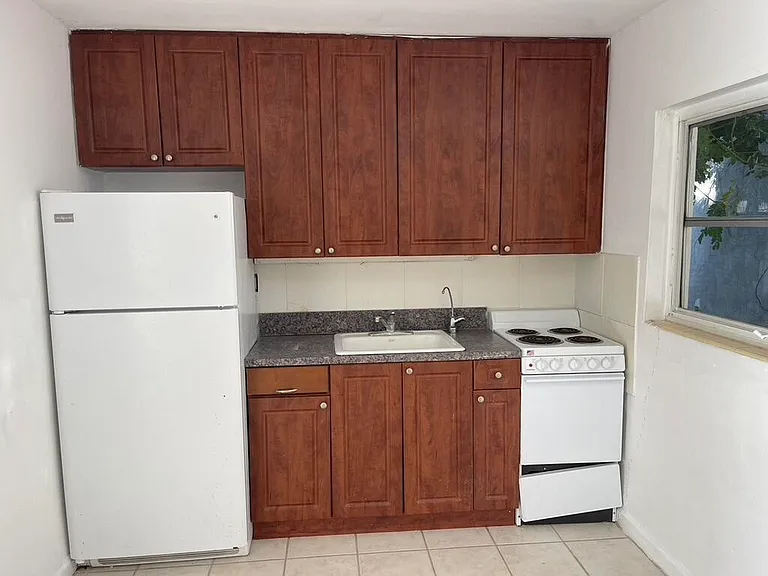 115 E Lantana Rd — Photo 4
