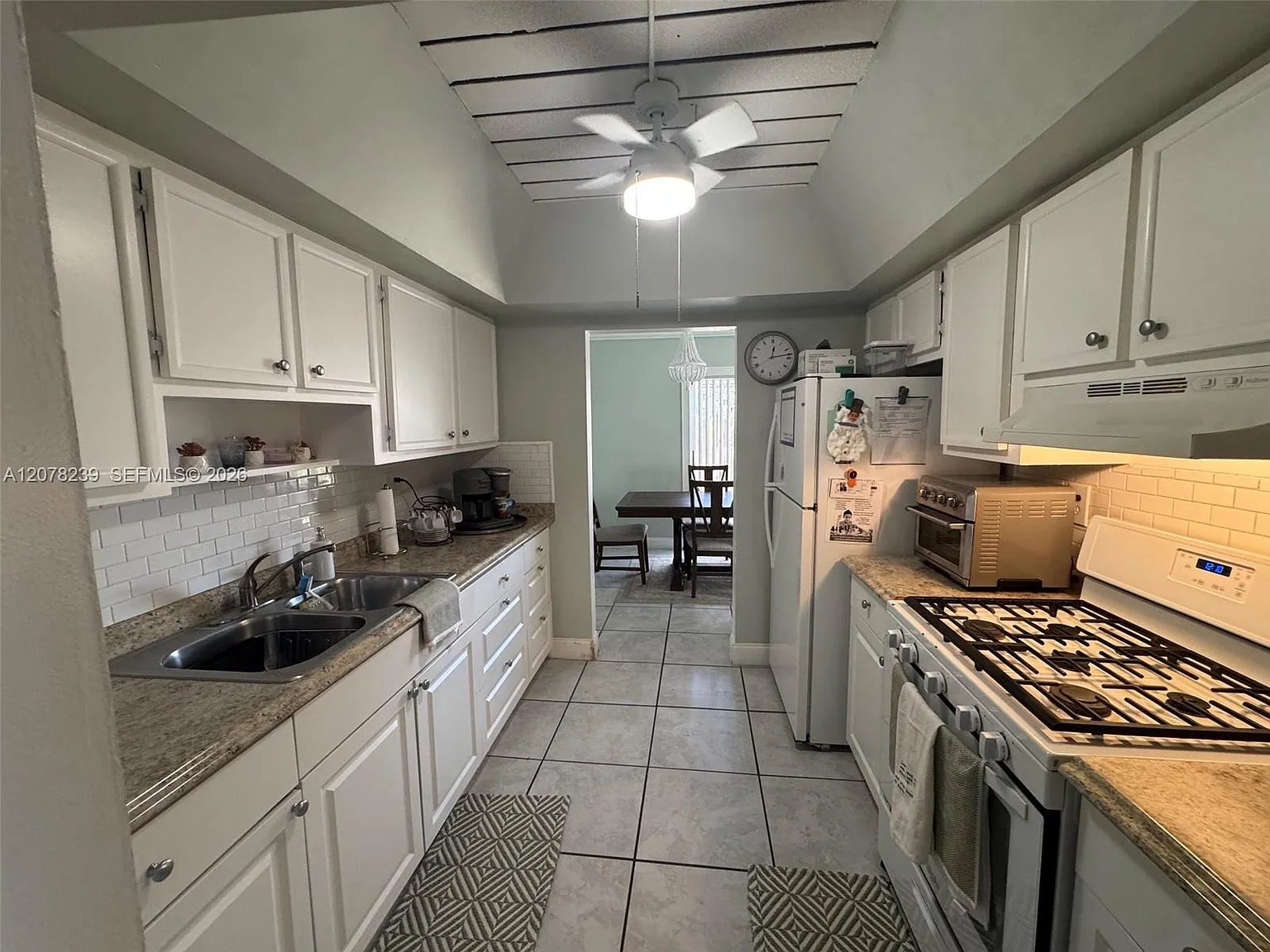 Greenglades Condo 1 — Photo 3