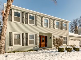 826 Manchester St, Naperville, IL 60563