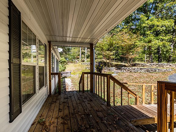 4th image of 411 Hill Dr
