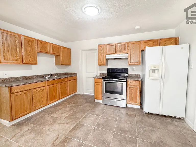 3422 E Culver St — Photo 9