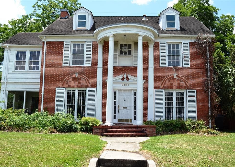 2nd image of 2101 Lexington St