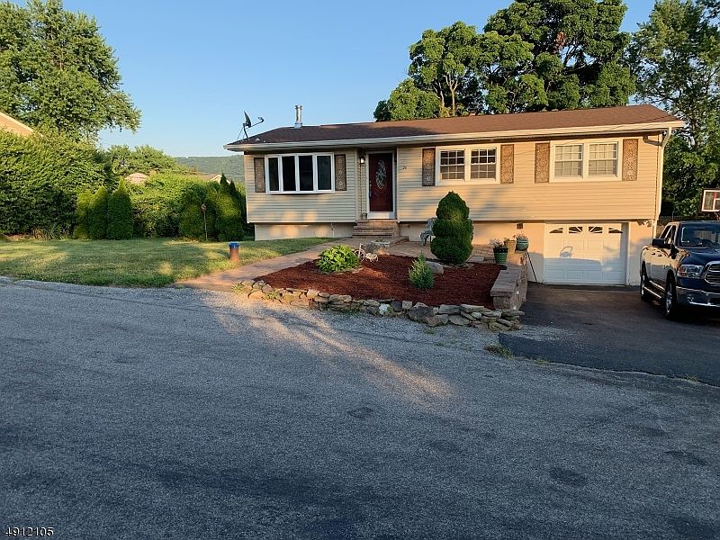 1st image of 26 Lincoln Ave