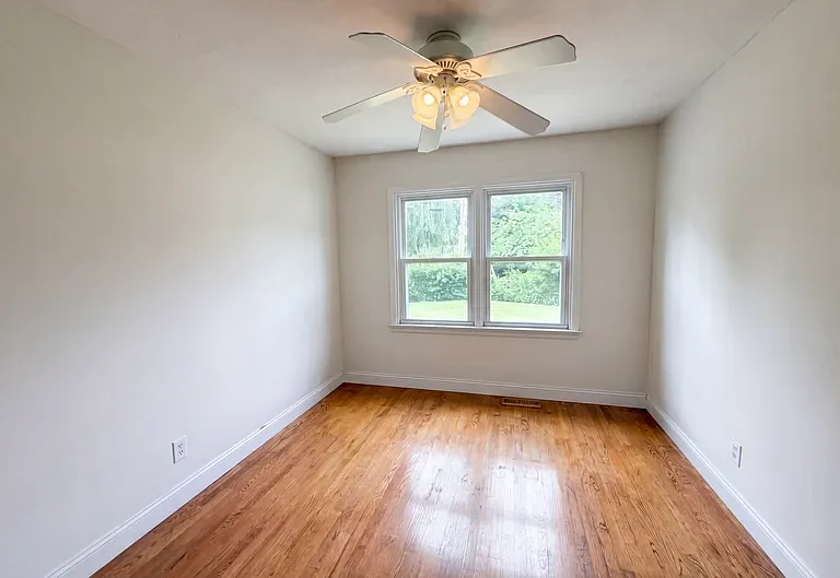 1 Winsted Pl — Photo 9