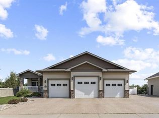 2703 W 56th St, Camrose, AB T4V 4A3