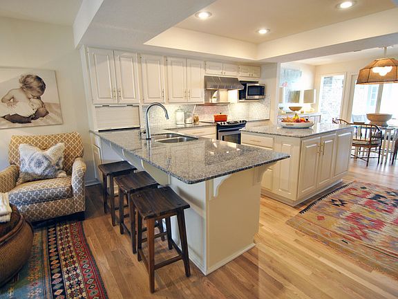 3rd image of 2445 N Common Dr