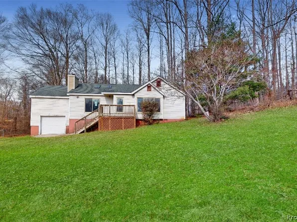 6565 Holly Springs Dr, Gloucester, VA 23061