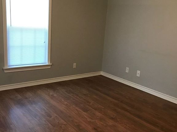 2nd image of 3806 Main St