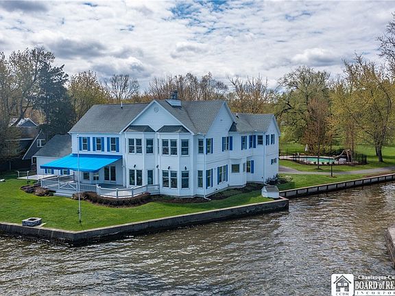 5th image of 5320 W Lake Rd
