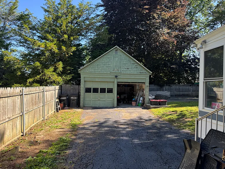 112 Wayland St — Photo 9