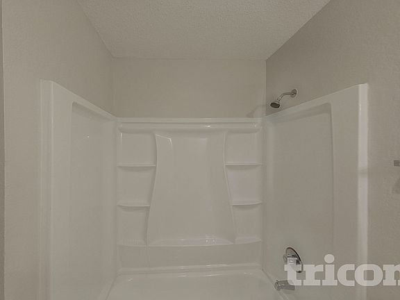 4th image of 4931 Darrow Ln