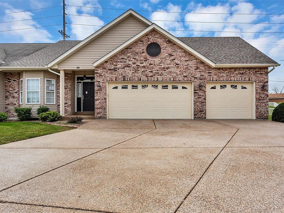1st image of 350 Royal Bluff Ct