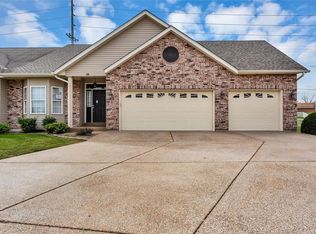 350 Royal Bluff Ct, Troy, MO 63379
