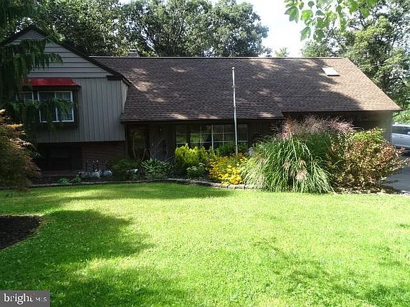 2nd image of 75 Laurel Dr