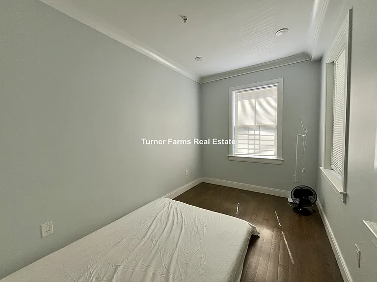 79 Linden St #2 — Photo 12