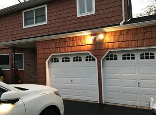 56 Landscape Dr, Wheatley Heights, NY 11798