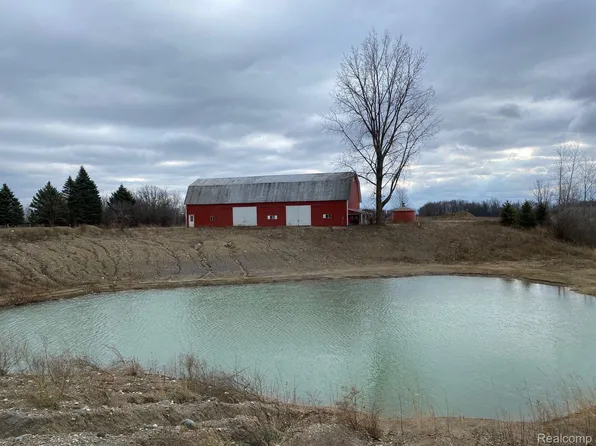 8689 Bryce Rd, Avoca, MI 48006