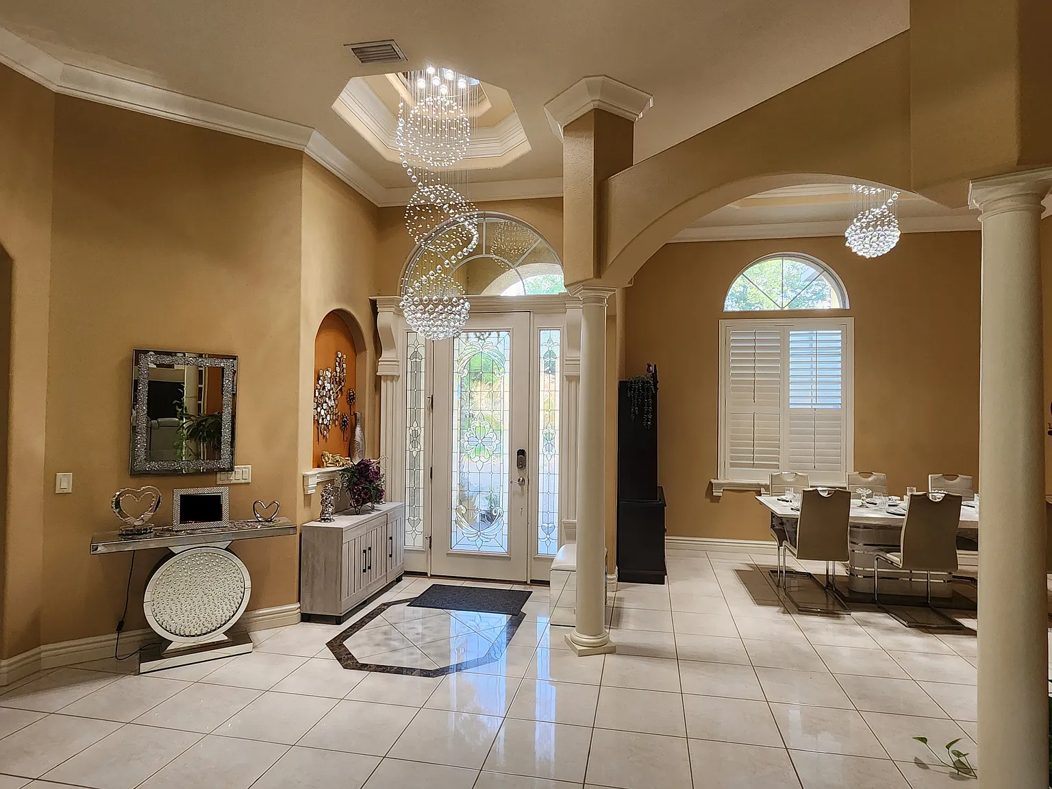 5 bed, 3703 sqft, $3,999 — Photo 4