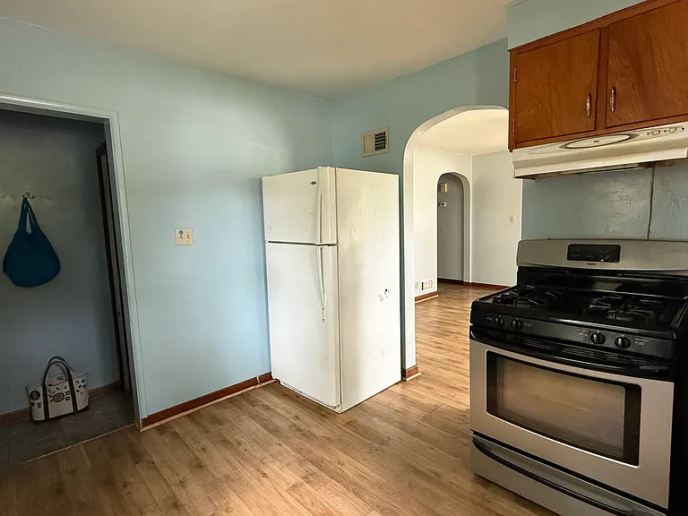 604 N Taylor St — Photo 9