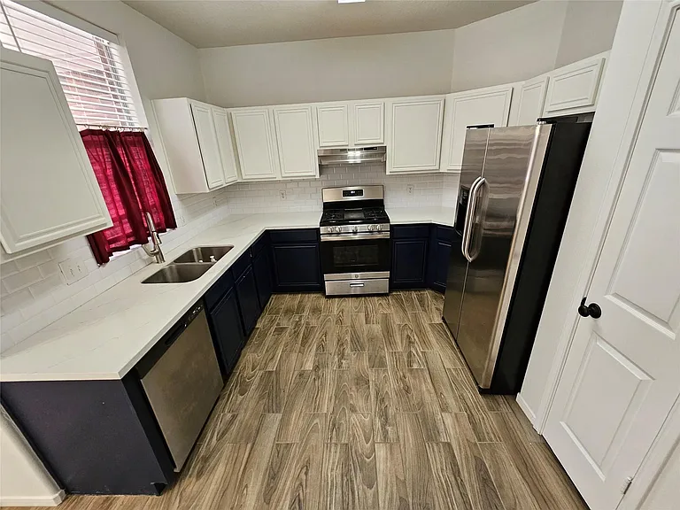 2919 Desert Oasis Ln — Photo 9