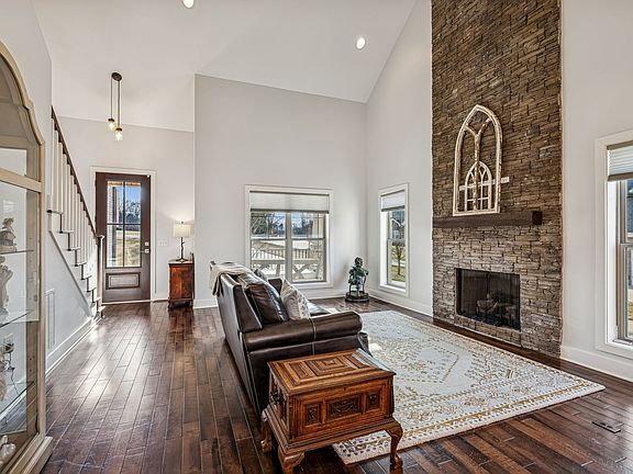 4th image of 1412 Brook Dr