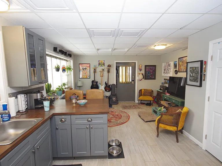 1272 Woodland Ave NE #3 — Photo 3