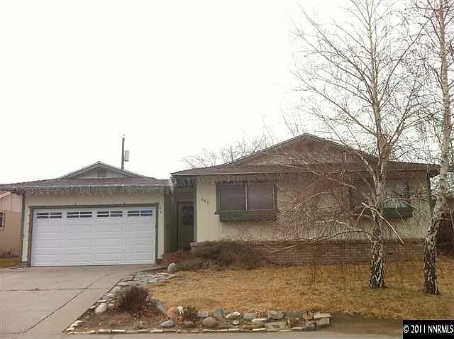 667 James Ln photo 1